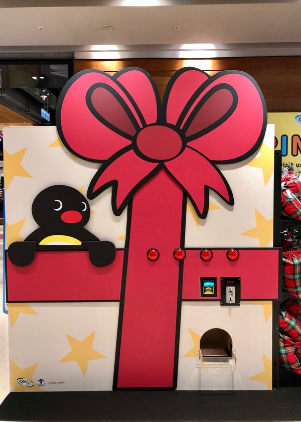 「Pingu企鵝家族 40週年耶誕樂園限定店」巨大Pingu氣偶只現身信義誠品兩週，要拍要快！