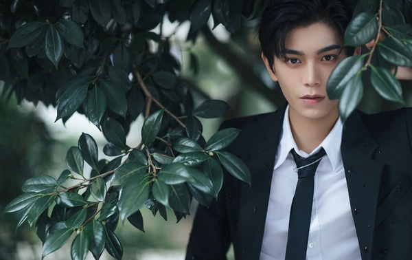 微博票選2020新生代最佳演員TOP 10！丁禹兮第五、肖戰第三，冠軍是今年的大勢男神
