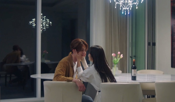 《九尾狐傳》羞羞床戲來了！李棟旭&趙寶兒背後抱+唯美相擁，卻有悲劇感？她即將死去？