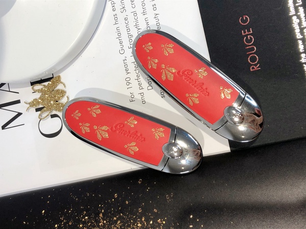 2021新年彩妝搶先看！蘿拉蜜思「電紅限定」氣墊超耀眼，MAC金魚打亮餅喜氣到不行！
