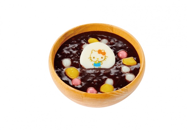壽星免費入場！Hello Kitty蘋果村超萌菜單，Hello Kitty紅豆紫米、蛋黃哥芋頭鬆餅必點