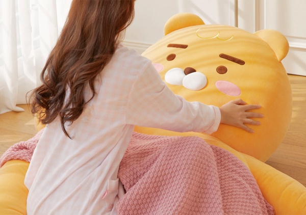 KakaoFriends「巨大萊恩沙發床」超萌來襲！萊恩化身超巨大沙發床，陪你度過耍廢時光