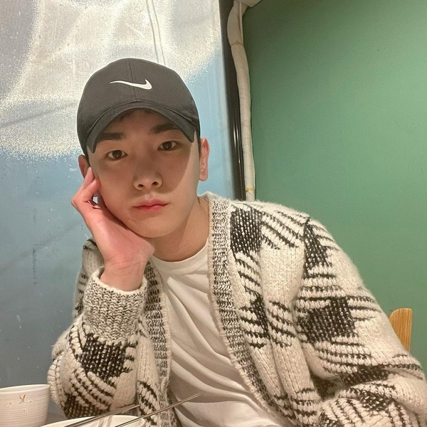 明星追劇的可愛反應3:SHINee KEY 追《天空之城》好奇到睡不著