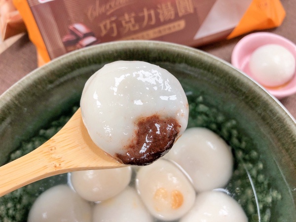 網友狂敲碗「吉比花生雙醬湯圓」回歸啦！全家湯圓「2件8折」，竟然還有巧克力湯圓！