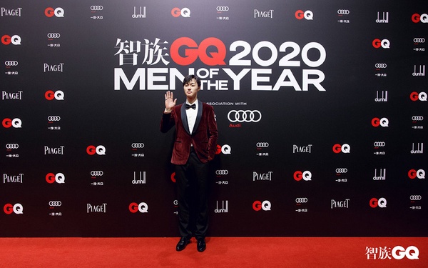 李現、鄧倫紅毯比帥！2020年度人物盛典12男神，楊洋貴公子西裝帥翻，李現化身白馬王子
