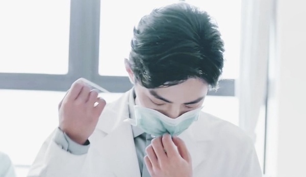 2020陸劇穿醫師袍的男星9:肖戰 飾演《餘生,請多指教》顧魏