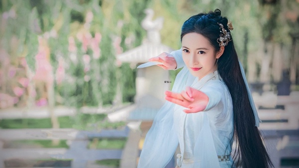網評「古裝劇最颯俠女」TOP 10！彭小苒俠氣、楊冪霸氣，李沁《狼殿下》帥成經典