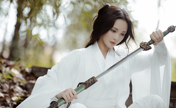 網評「古裝劇最颯俠女」TOP 10！彭小苒俠氣、楊冪霸氣，李沁《狼殿下》帥成經典