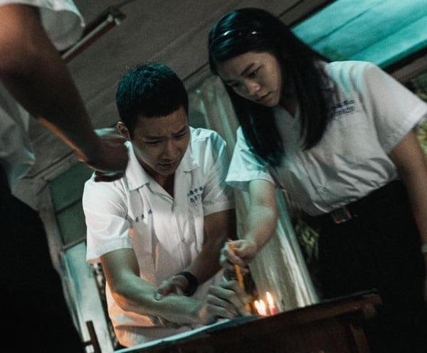 Netflix《返校》影集&電影差異解析！學姊變厲鬼復仇，芸香陷入師生戀？悲劇再次上演？