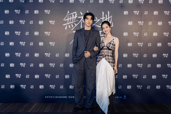 《想見你》編劇燒腦新作！曾之喬、柯佳嬿新劇《無神之地不下雨》，2021期待值最高！