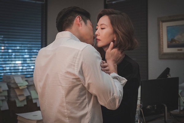 右滑看韓國狗血劇推薦>>