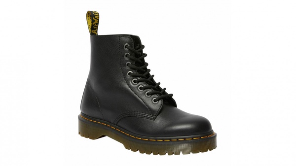 2020 Dr. Martens特賣會開跑！馬汀鞋下殺990元起，加碼正價鞋款現折2,020元！