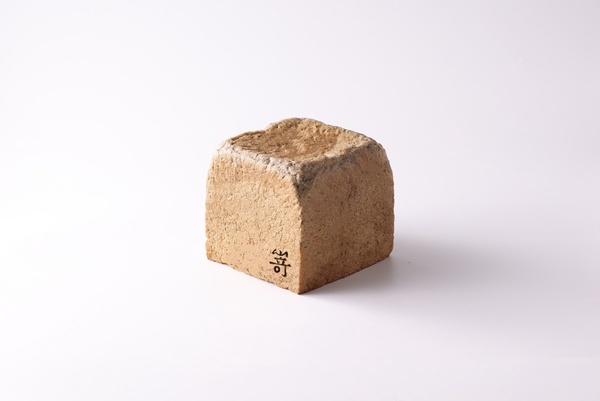 嵜本SAKImoto bakery限店新口味「極芝麻生吐司」現身台北101，「這天」限量開賣！