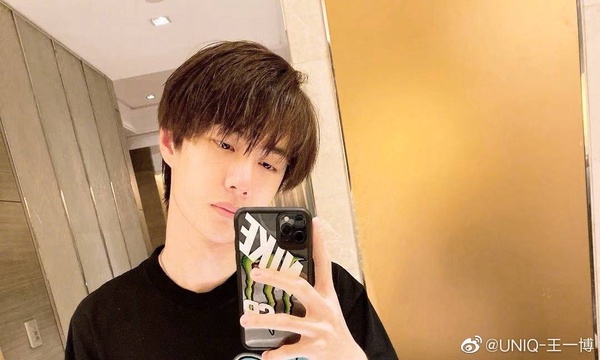 9位明星手機殼公開！王一博、肖戰愛用款潮又帥，趙麗穎最可愛，趙露思是手機殼富翁！