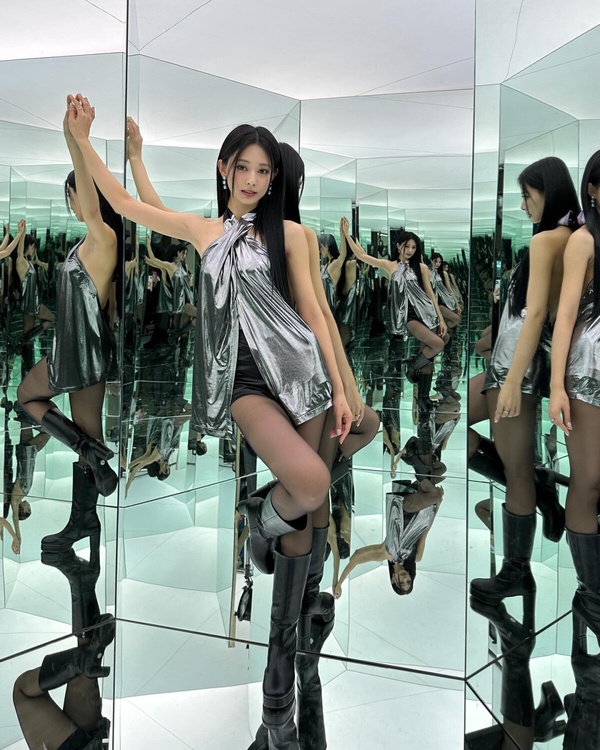 右滑看本人比鏡頭前更美明星>>