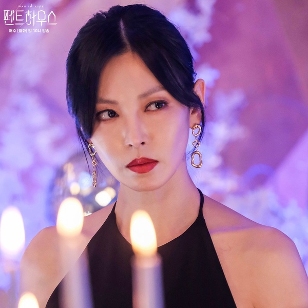 「美到無法討厭」的韓劇惡女!《Penthouse》金素妍戲外超反差,她壞到極點卻美得像仙