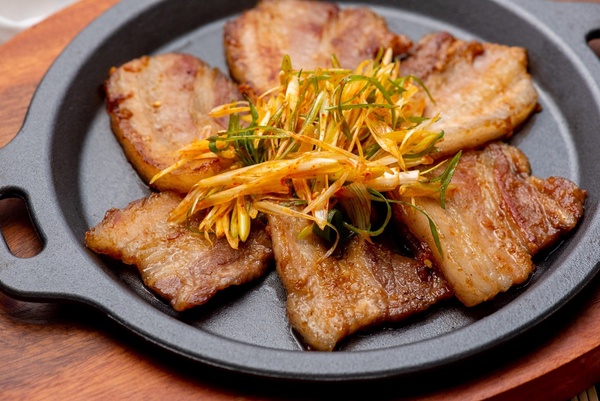 99元韓式料理吃到飽！日本「SAIKABO」登台，石鍋飯、牛骨湯必點，加99元爽吃韓家常菜
