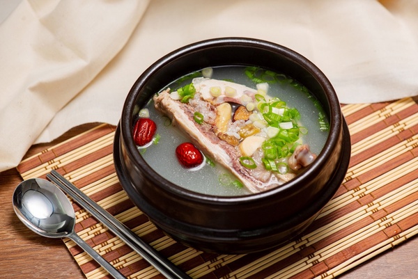 99元韓式料理吃到飽！日本「SAIKABO」登台，石鍋飯、牛骨湯必點，加99元爽吃韓家常菜