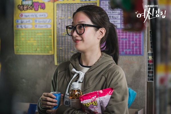 《女神降臨》文佳煐的5件事！長太高陷入演藝低潮、精通3國語言，是真實世界的女神降臨