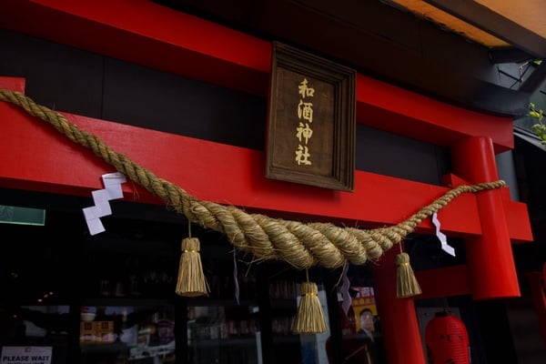 限時13天！繼光香香雞「神秘炸雞可樂組合」，道地日本神社讓你拍個過癮
