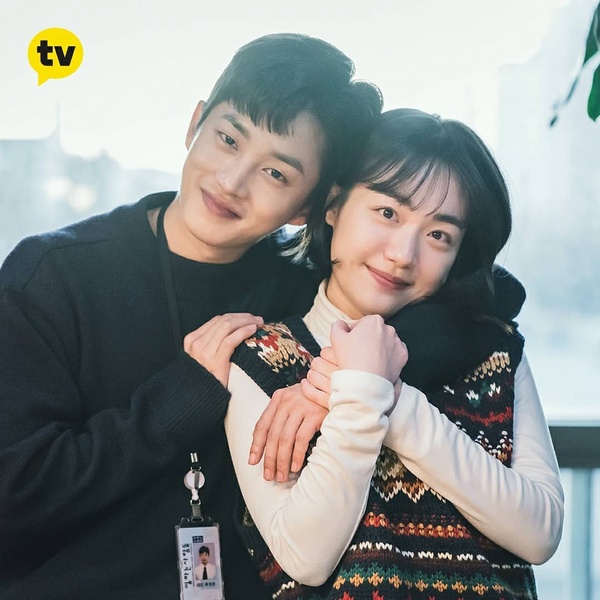 《愛在大都會》池昌旭金智媛定情劇照公開！牽手對視超心動，導演都擔心他們假戲真作！