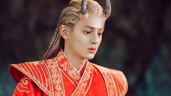 王一博《有翡》白髮一樣帥！2020古裝劇9位「白髮古裝男神」，高偉光《枕上書》最經典