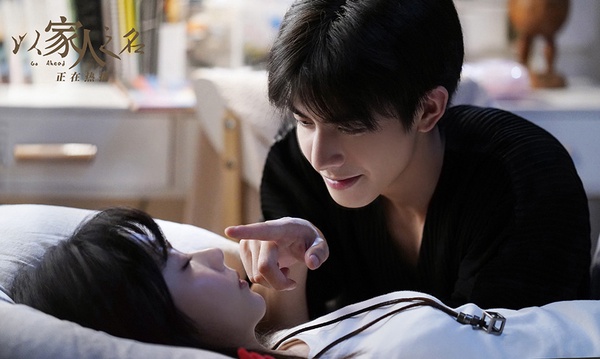 新浪票選2020陸劇10大之最！《三十而已》年度最出圈，《錦衣之下》年度最圈粉