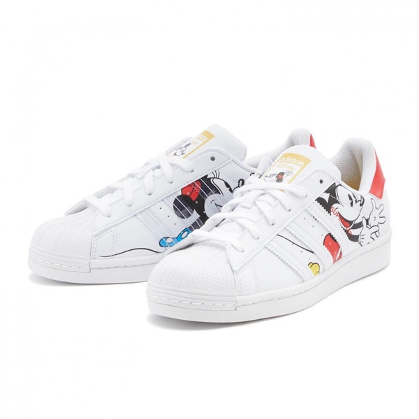 adidas Originals推出「米奇&米妮」聯名系列，超萌米奇米妮小白鞋陪你迎接2021！
