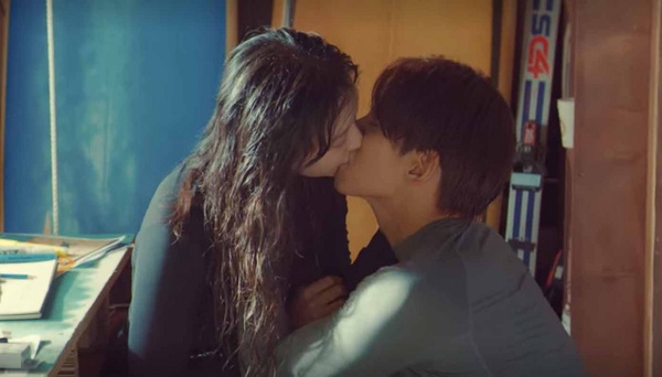 2020吻戲匠人Kiss名場面！《愛在大都會》池昌旭床吻太害羞，這兩位「成人式吻戲」超慾
