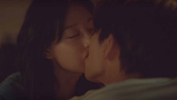 2020吻戲匠人Kiss名場面！《愛在大都會》池昌旭床吻太害羞，這兩位「成人式吻戲」超慾