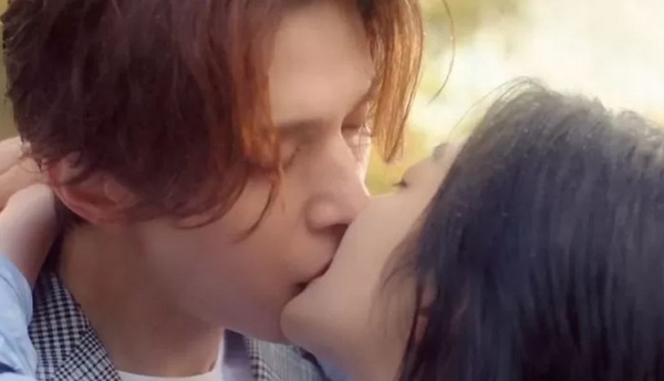 2020吻戲匠人Kiss名場面！《愛在大都會》池昌旭床吻太害羞，這兩位「成人式吻戲」超慾