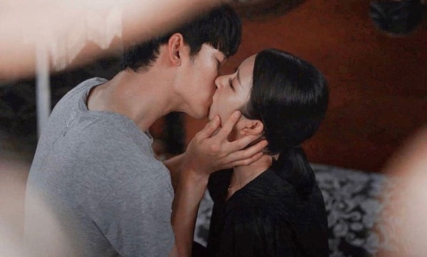 2020吻戲匠人Kiss名場面！《愛在大都會》池昌旭床吻太害羞，這兩位「成人式吻戲」超慾
