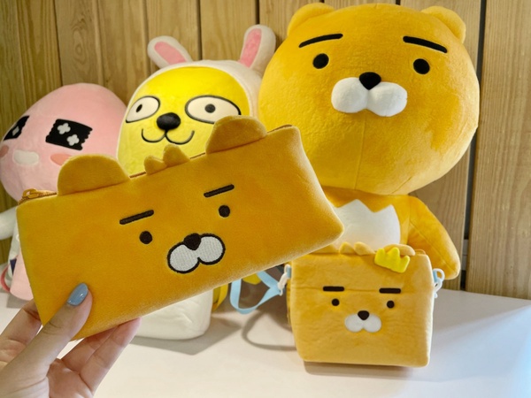 Kakao粉必收！全家推Kakao集點加價購，萊恩、Apeach超大玩偶必收，側背包也好可愛！