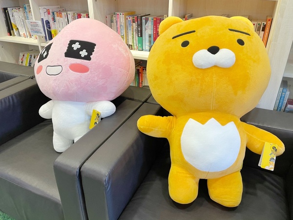 Kakao粉必收！全家推Kakao集點加價購，萊恩、Apeach超大玩偶必收，側背包也好可愛！