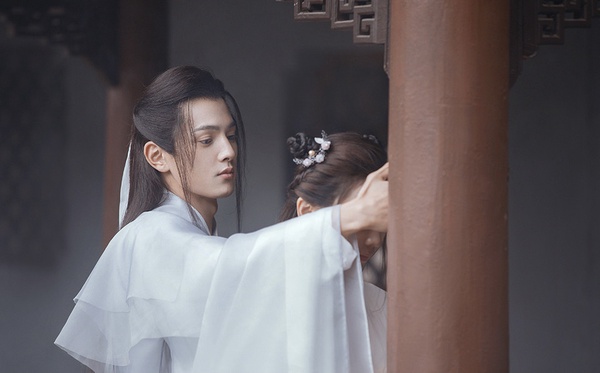 熱播古裝甜寵劇古裝男神8:王潤澤 飾演《傾世錦鱗穀雨來》寧修睿