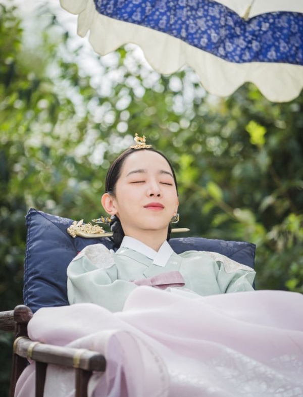 因信賴而觀看的演員！《哲仁王后》申惠善低調演技好，池晟、孔曉振幾乎沒雷劇！