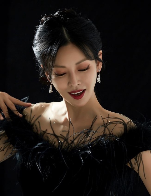 《Penthouse》赫拉皇宮大人介紹3：金素妍 飾演 千書真