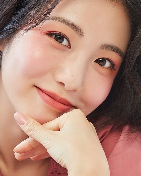 Innisfree推絕美「山茶花系列」!超夢幻山茶花刷具、可愛浮雕腮紅+軟糯質地韓妞瘋搶