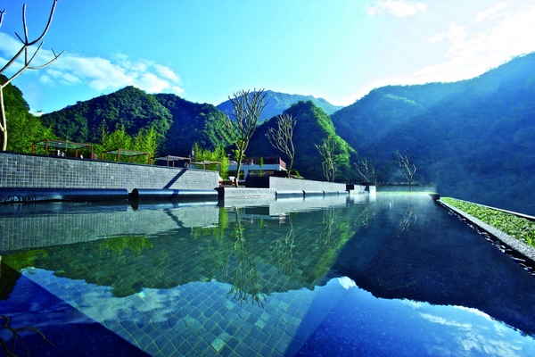 半價吃晶華柏麗廳自助餐!晶華集團推「壽星專案」,吃到飽、住房、高鐵車票通通5折!