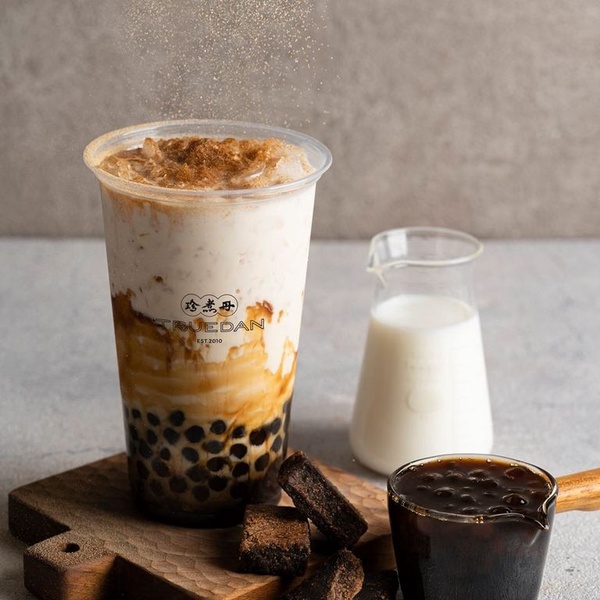 只有１天！珍煮丹飲品「買一送一」優惠限時登場，黑糖珍珠鮮奶、芋圓鮮奶全店買一送一