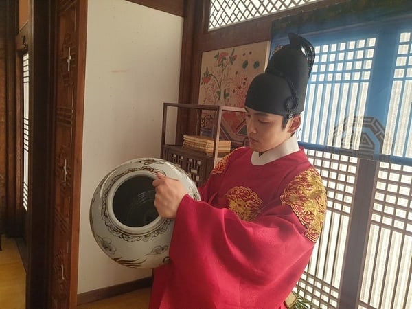 《哲仁王后》帝后竟然有IG！韓劇角色IG超有梗，奉煥放不下「龍」珠？這位是最成功網紅