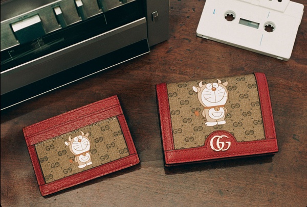 「Gucci x 哆啦A夢」新年系列登場！金牛哆啦A夢結合GG老花，全系列包款都太可愛