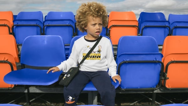 「PUMA x PEANUTS史努比」聯名歡樂登場!還有童裝尺寸全家都能穿,全台這天上市