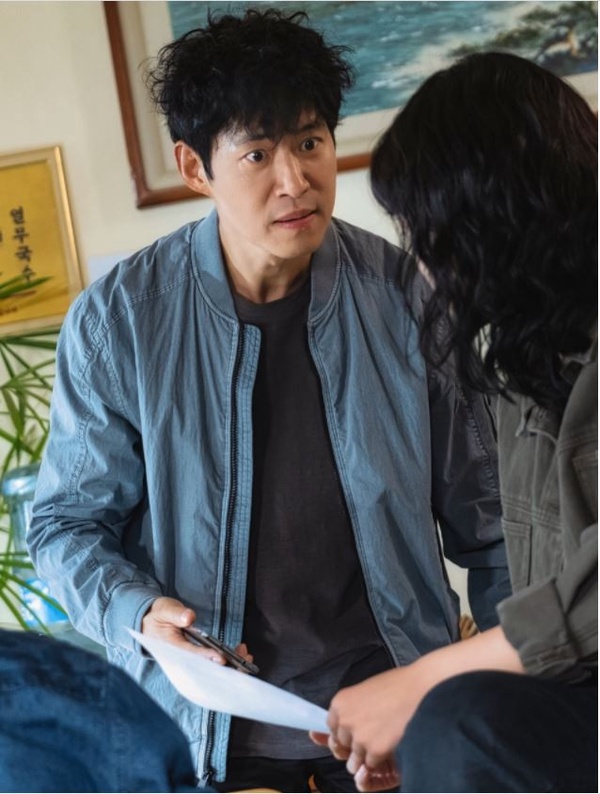 Netflix《驅魔麵館》爆紅主配角介紹！她是韓孝周老師，趙炳圭被喻為「光洙的後裔」？