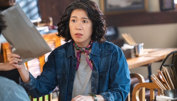 Netflix《驅魔麵館》爆紅主配角介紹！她是韓孝周師父，趙炳圭被喻為「光洙的後裔」？