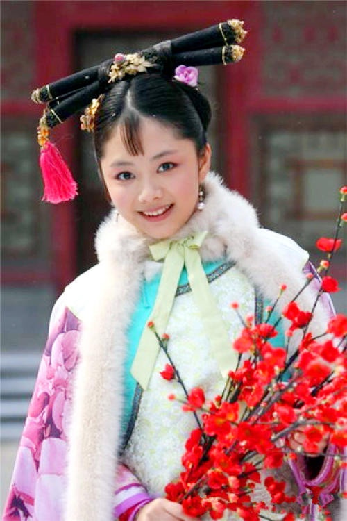 古裝劇后宮娘娘斗篷造型3:譚松韻 飾演《甄嬛傳》方淳意