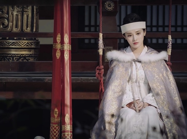 古裝劇后宮娘娘斗篷造型6:彭小苒 飾演《東宮》小楓