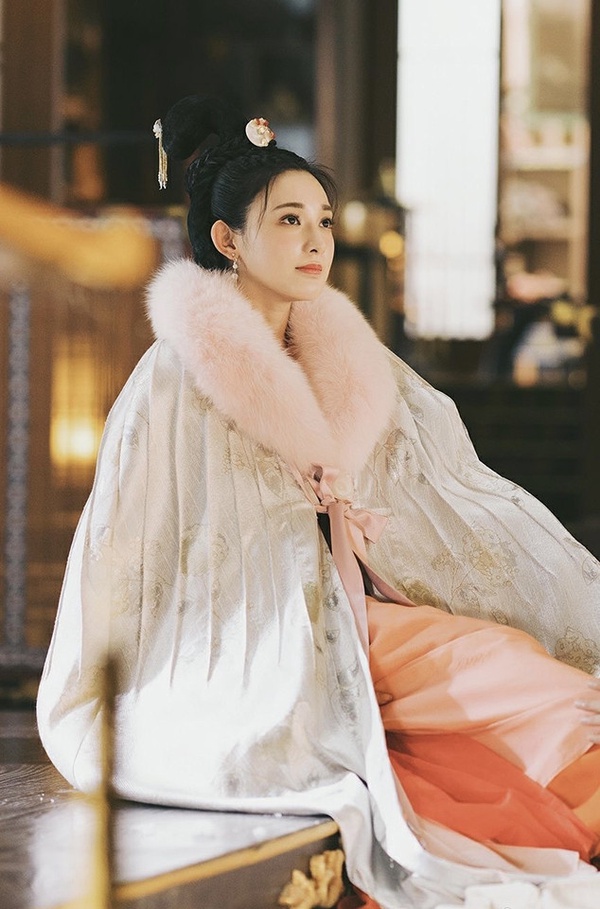 古裝劇后宮娘娘斗篷造型6:彭小苒 飾演《東宮》小楓