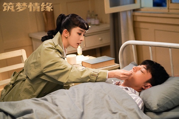 楊冪主演的低分陸劇1:《築夢情緣》豆瓣評分4.5