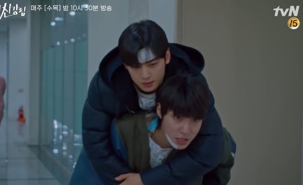 《女神降臨》文佳煐主動kiss！車銀優&黃仁燁「床咚」超爆笑，下集素顏秘密藏不住了？